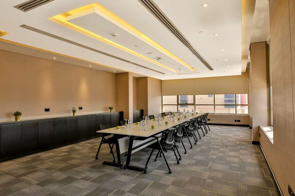Four Points By Sheraton Production City, Дубай Удобства фото