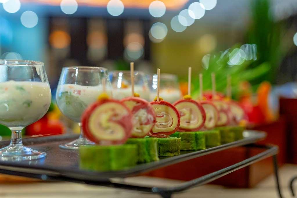 Four Points By Sheraton Production City, Дубай Ресторан фото