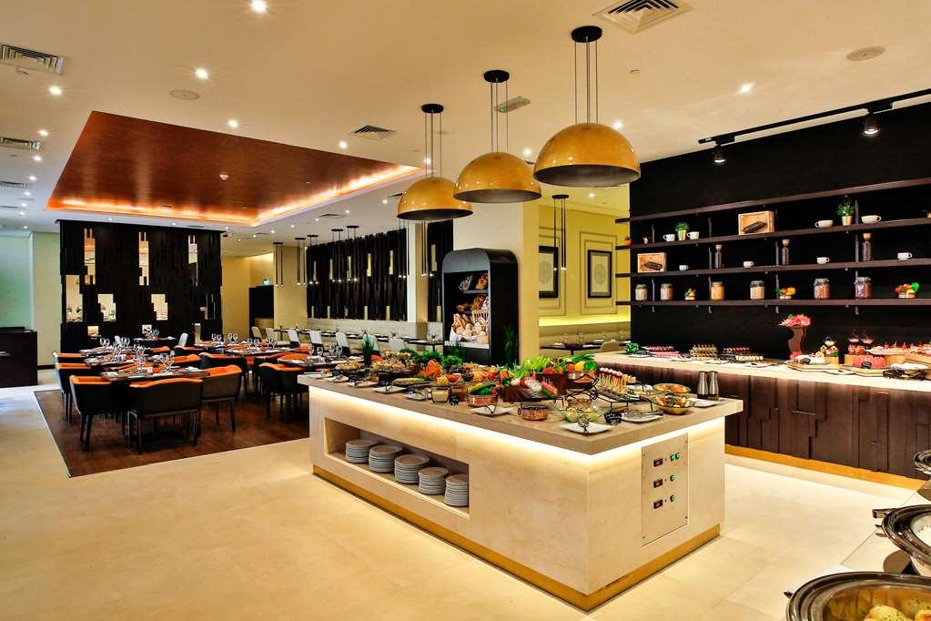 Four Points By Sheraton Production City, Дубай Ресторан фото