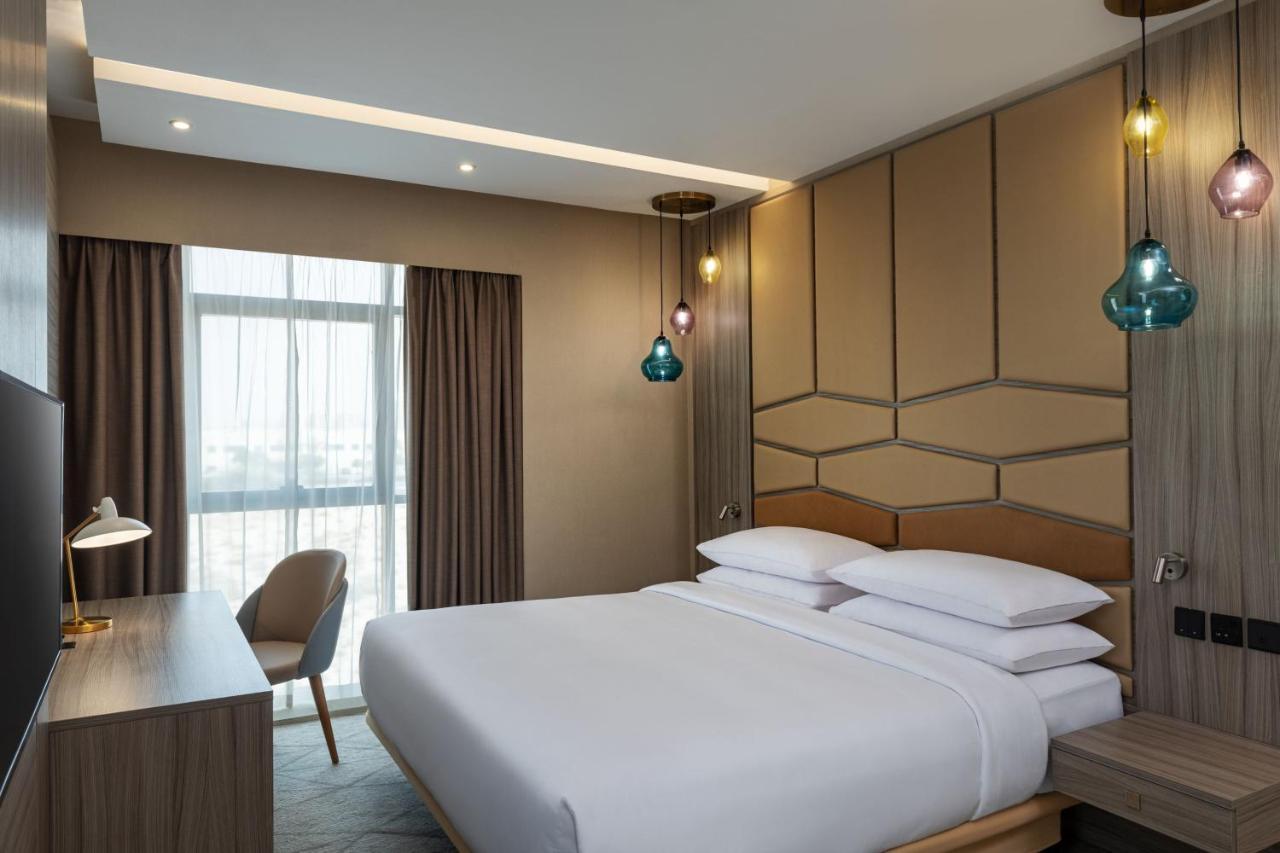 Four Points By Sheraton Production City, Дубай Экстерьер фото