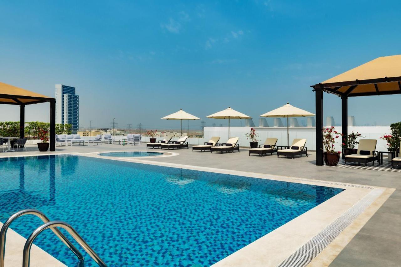 Four Points By Sheraton Production City, Дубай Экстерьер фото